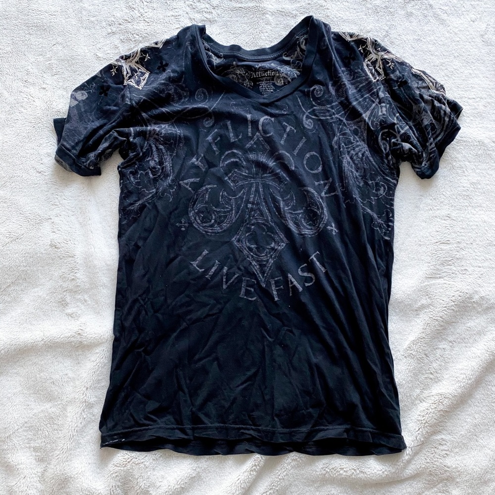 Men’s affliction V neck T-shirt